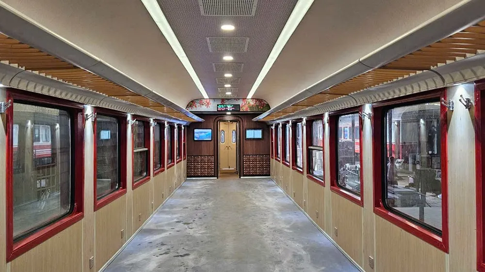 ĐOÀN TÀU HẠNG SANG HOA PHƯỢNG ĐỎ HÀ NỘI HẢI PHÒNG