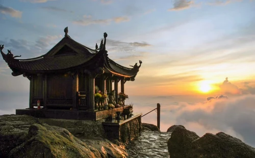 Toust du lich Tâm linh non thiêng Yên Tử - Quảng Ninh