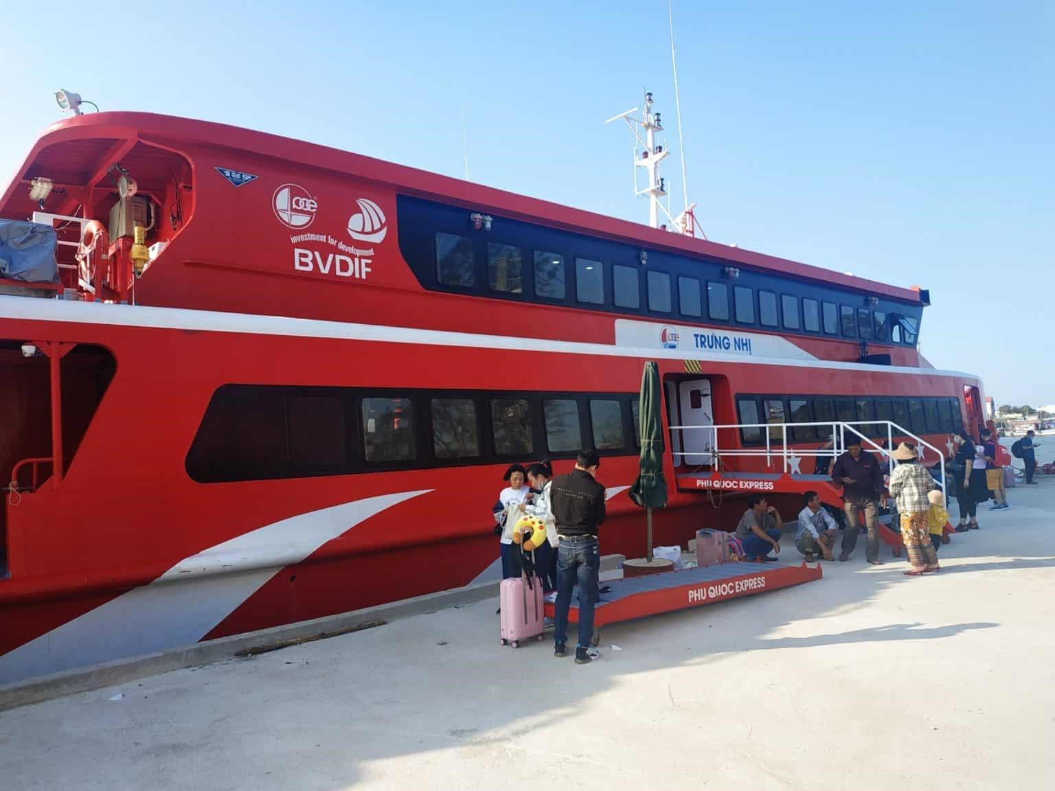 Tàu Trưng Nhị đi Côn Đảo