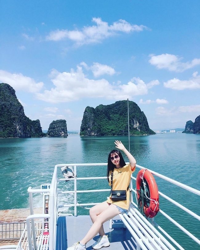 Đi tàu cao tốc và chụp ảnh check in thì cứ phải gọi là hết xảy