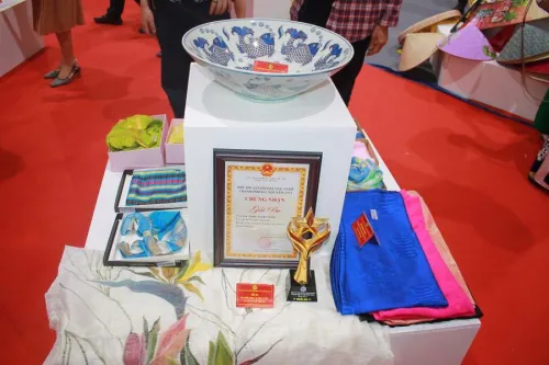 HỘI CHỢ TINH HOA LÀNG NGHỀ VÀ ĐẶC SẢN VÙNG MIỀN